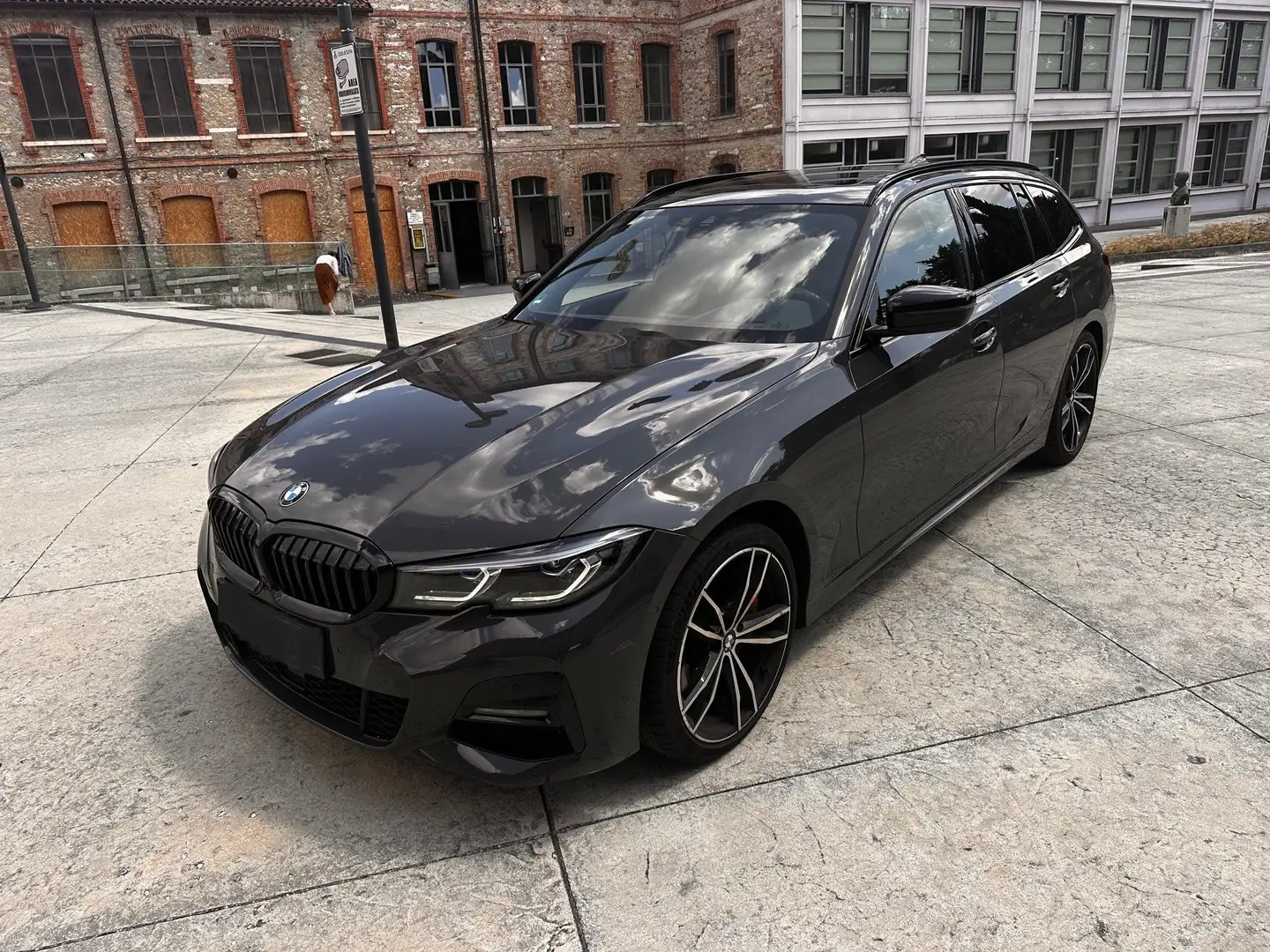 BMW 320 320 D 4 Touring M Sport auto Ibrida Grijs - 1