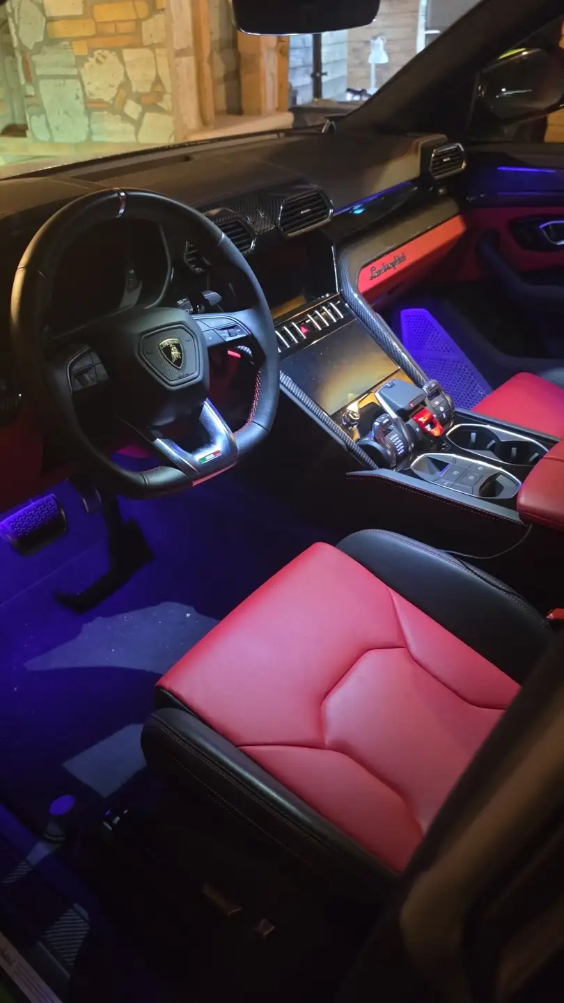 람보르기니 우루스 4.0 V8 2020 블랙 사진 4