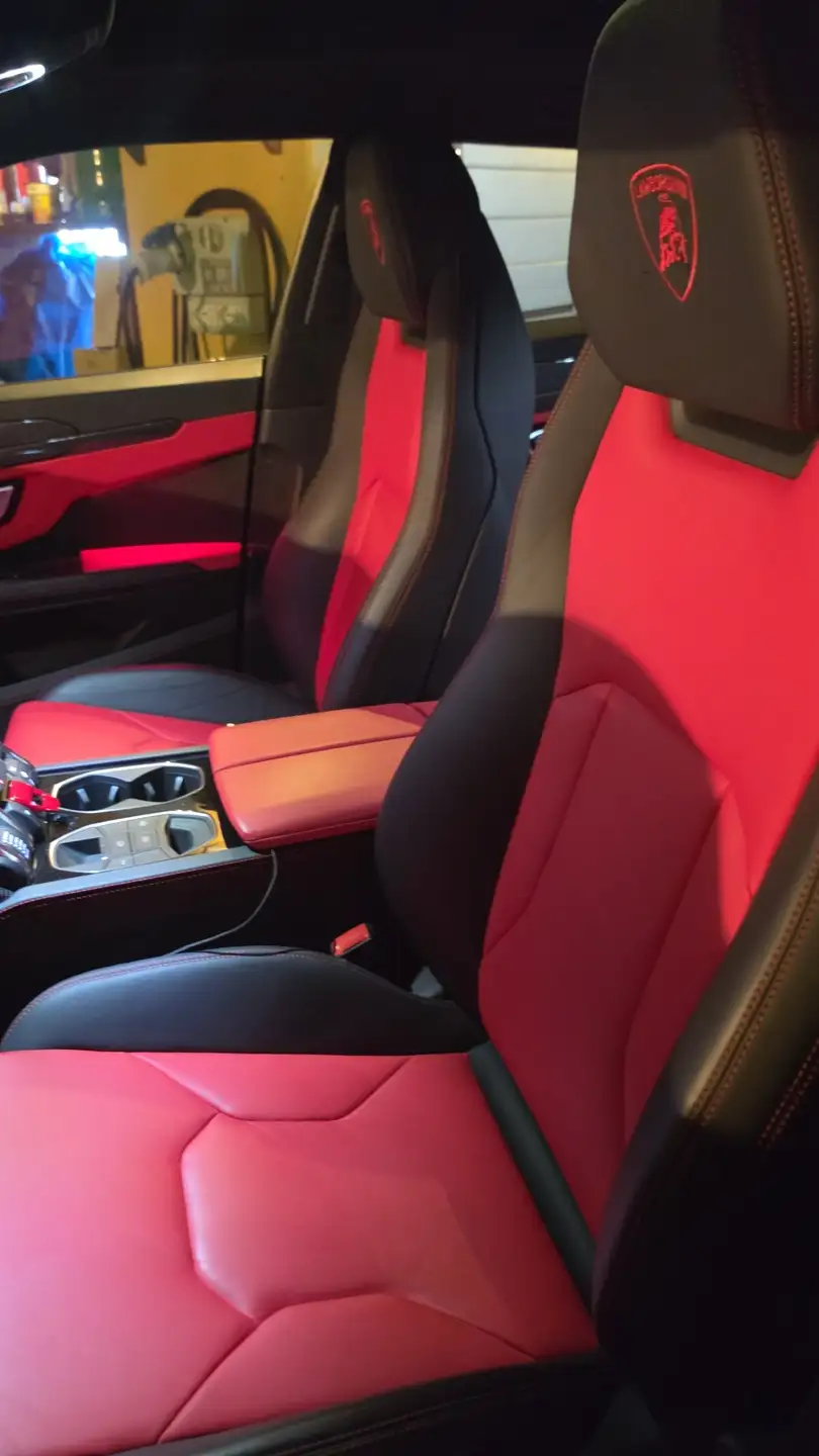 람보르기니 우루스 4.0 V8 2020 블랙 사진 3