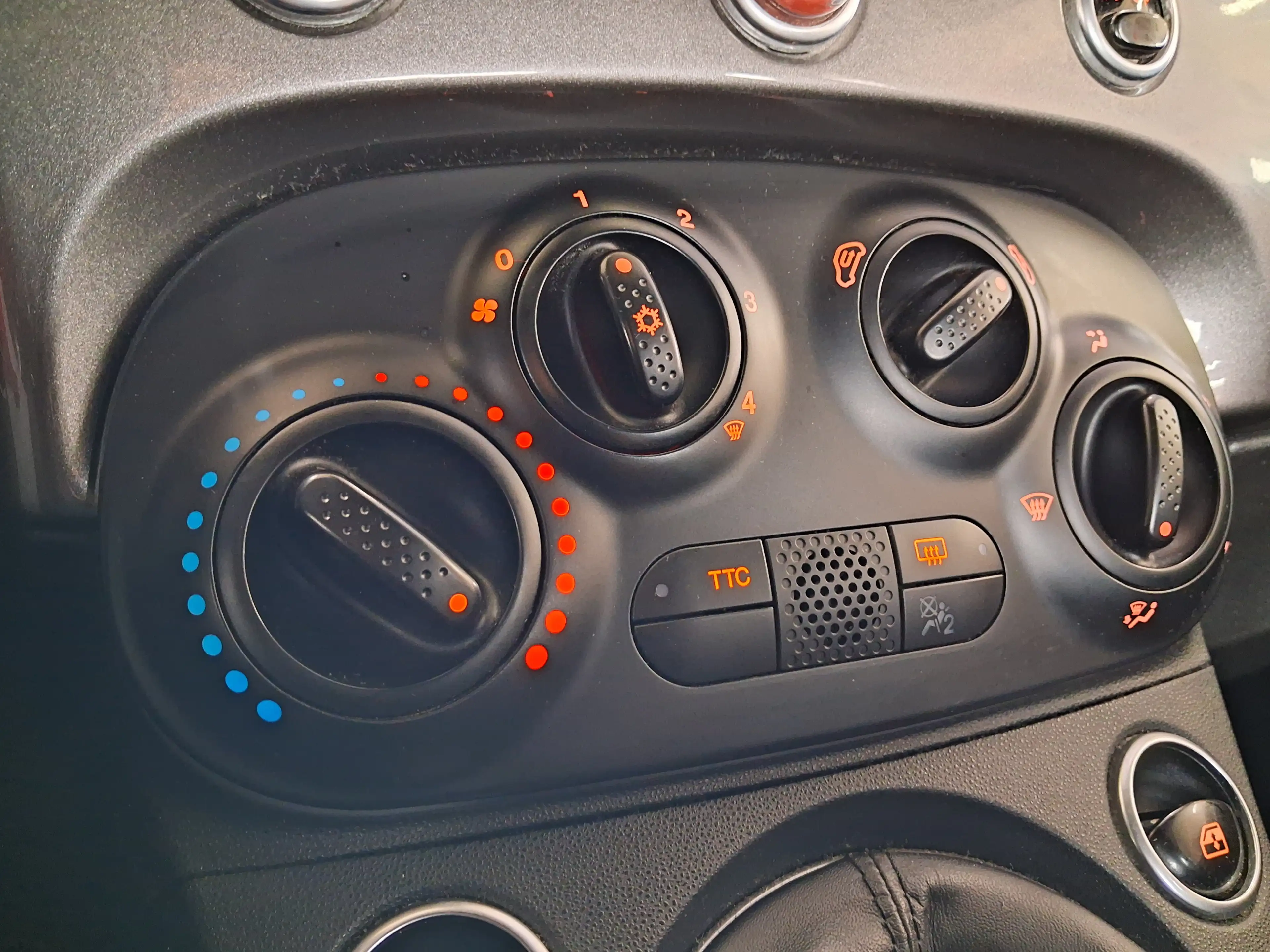 Fiat 500 Abarth 595 / NAVI / JANTES / CLIM / BLUETOOTH / GARANTIE — photo 11
