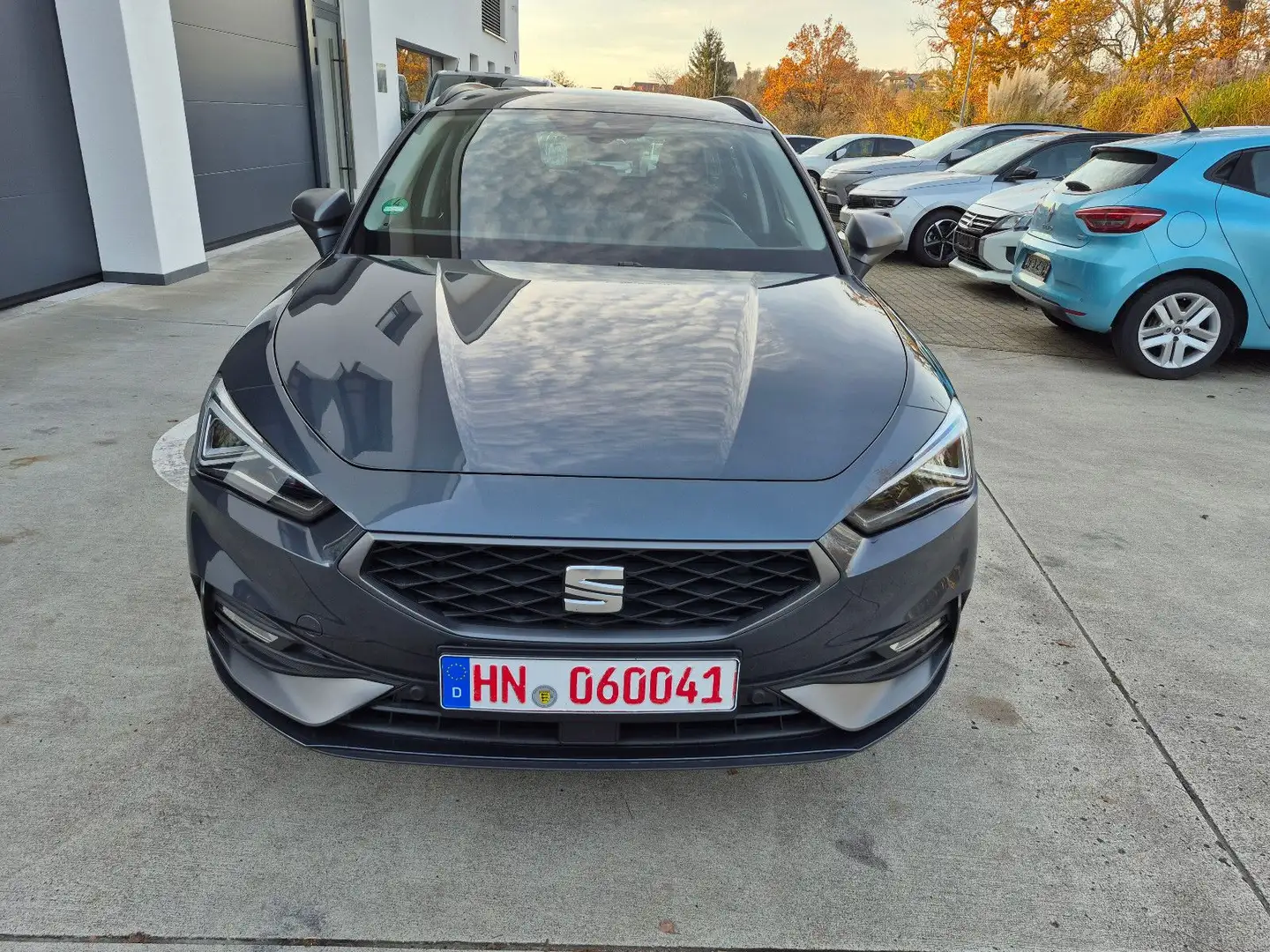 SEAT Leon Sportstourer 1.5 eTSI 150 PS FR+NAVI+KAMERA Grau - 1