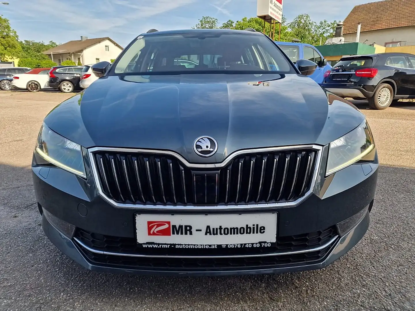 Skoda Superb Kombi 2,0 TDI Sportline DSG Gris - 2