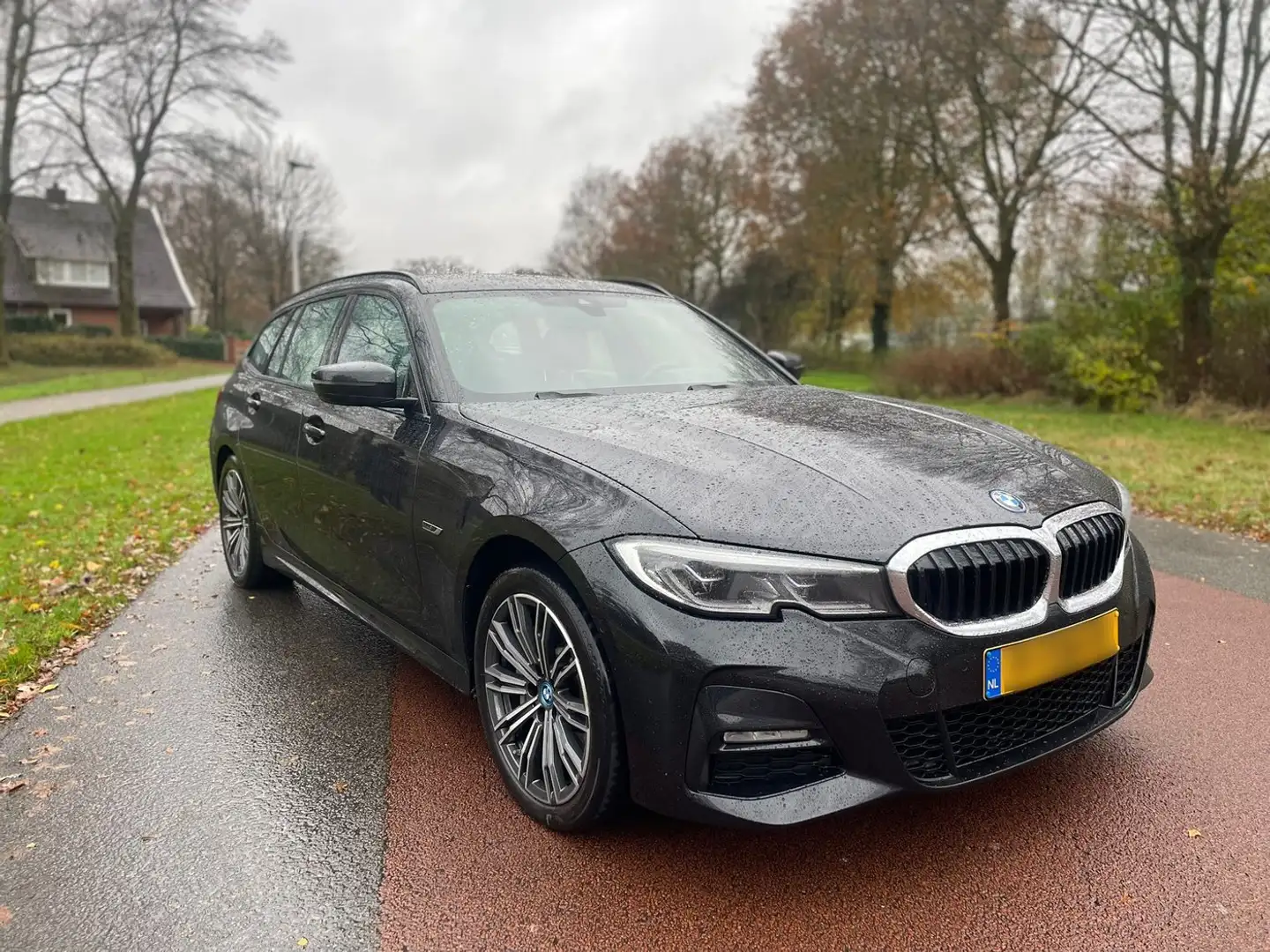 BMW 330 e Xdrive MSport Zwart - 2