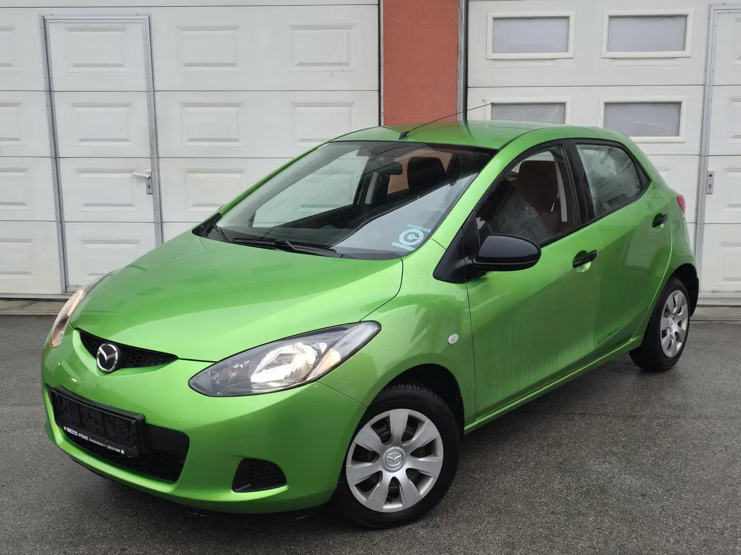 Mazda 2 1,3i CE Plus Grün - 2