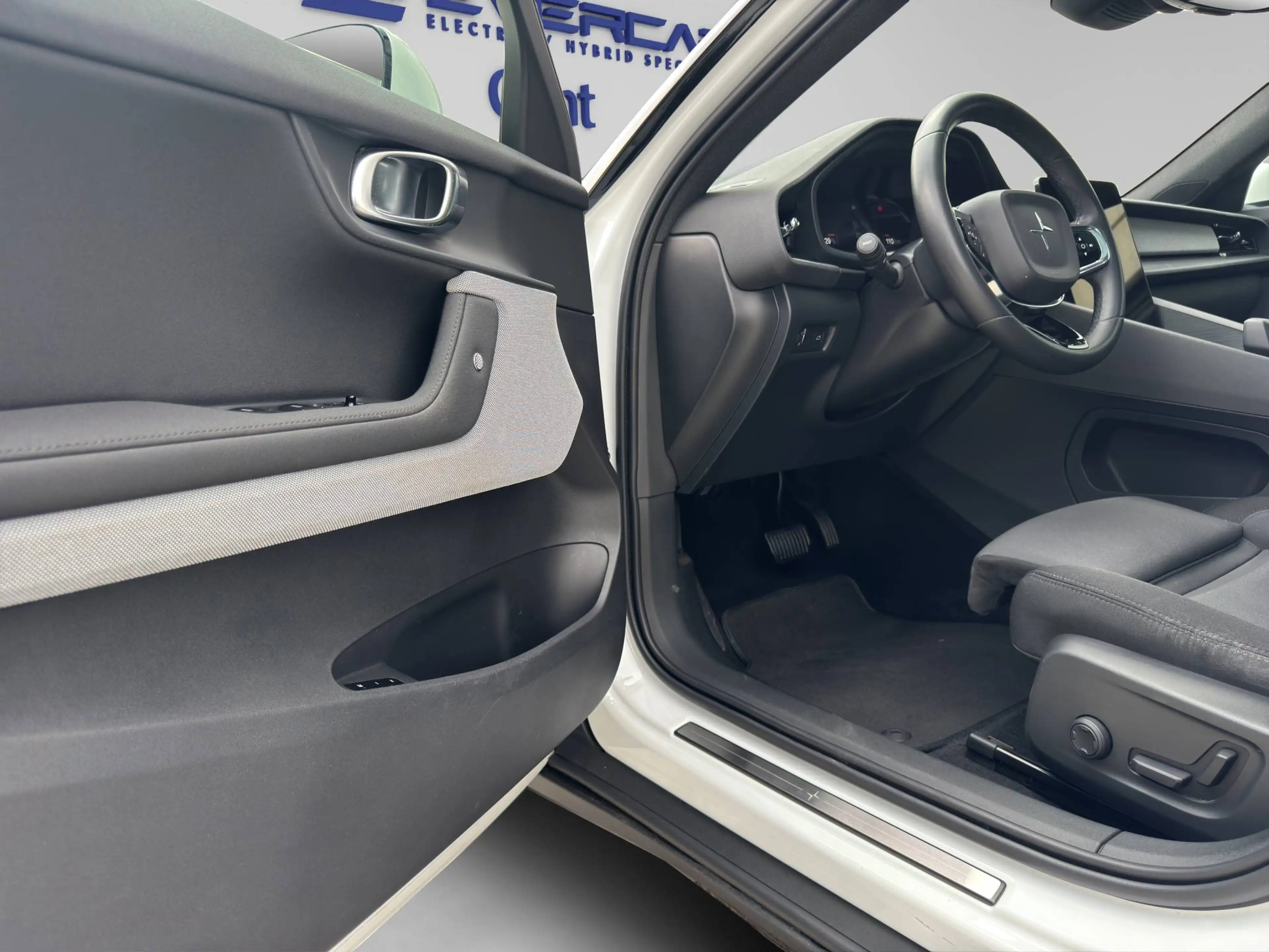 Polestar 2 Polestar 2 78 kWh AWD Plus Pilot **PANO*ACC*20"*TOWHOOK** — photo 9