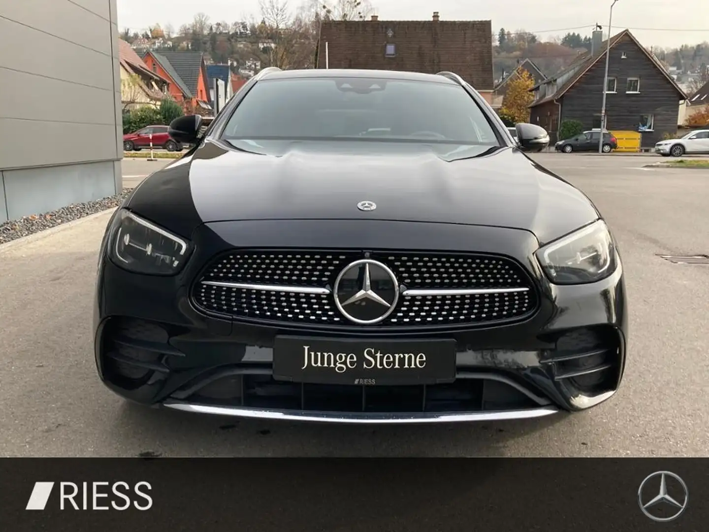 Mercedes-Benz E 300 de 4M T AMG AHK Distronic Plus Burmester M Schwarz - 2