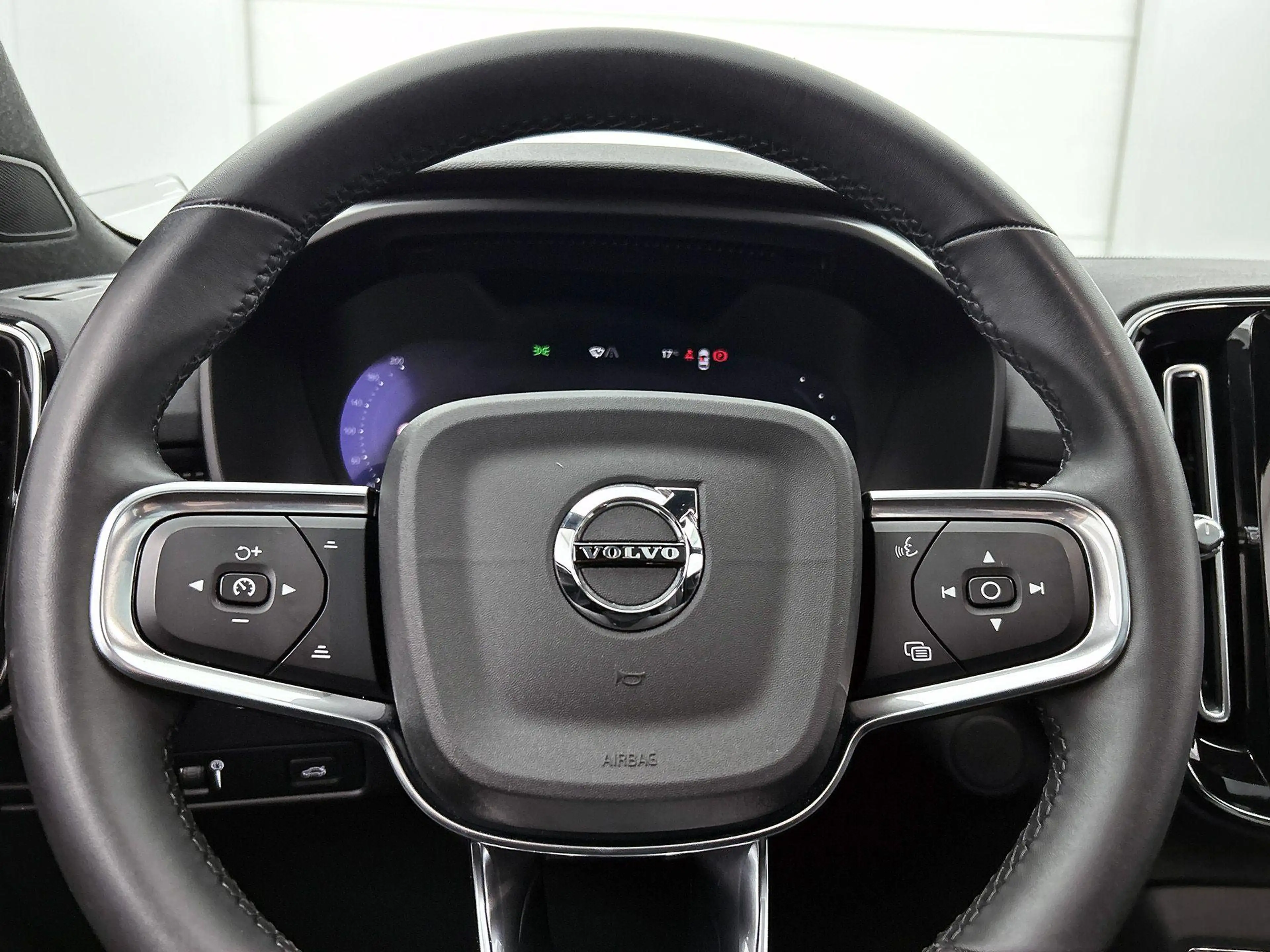 Volvo XC40 230pk Recharge Pro Automaat | 360 Camera | Navivag — photo 13