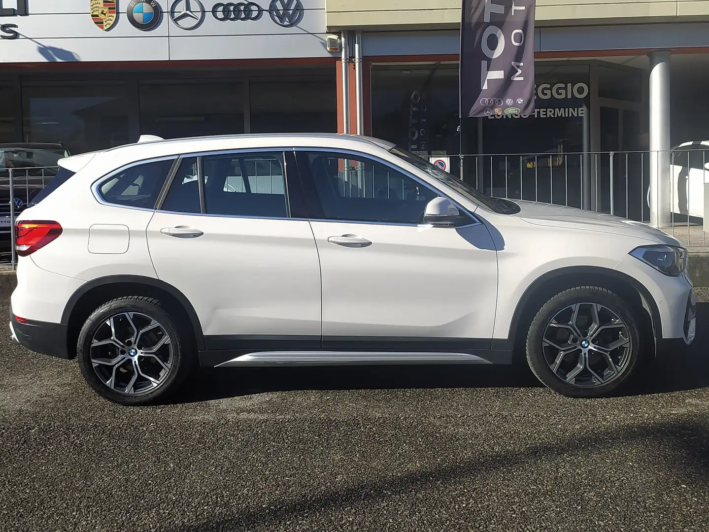 BMW X1 X1 sdrive18d XLINE PLUS auto Weiß - 1