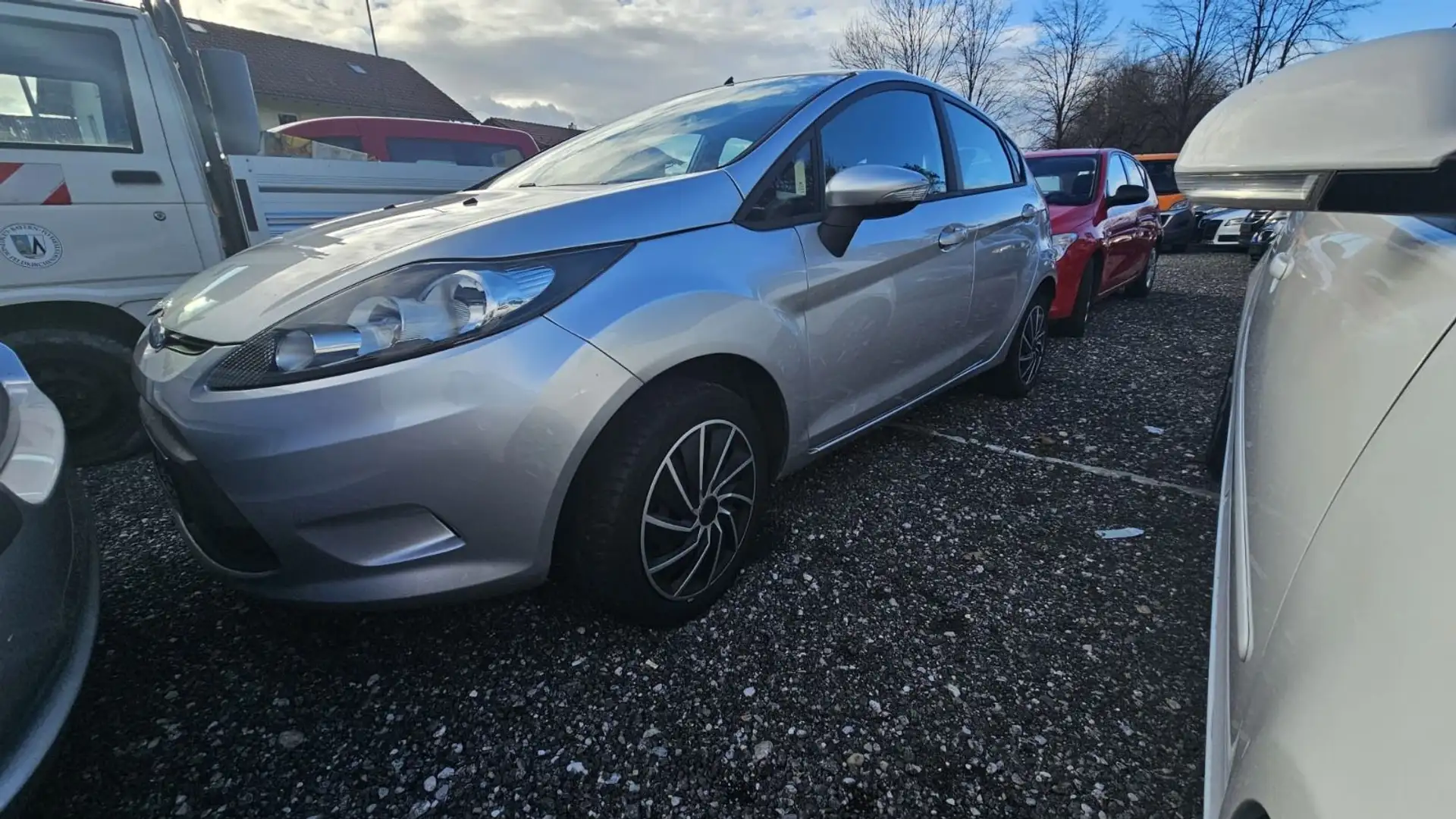 Ford Fiesta Trend TÜV NEU SERVICE Silber - 1