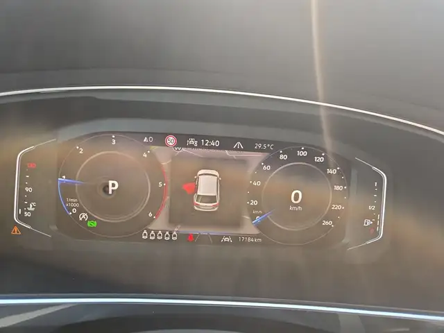 Volkswagen Tiguan Allspace view 9