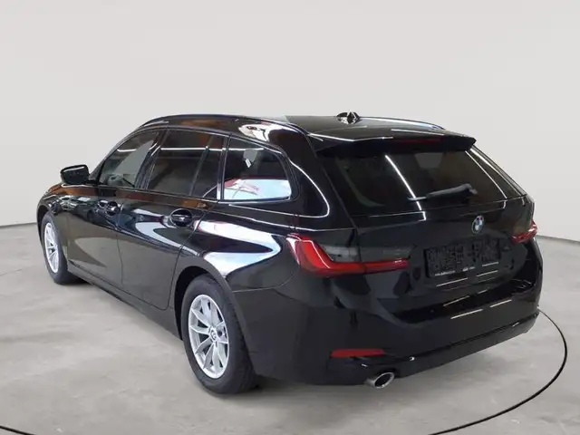 BMW 3 Series view 5