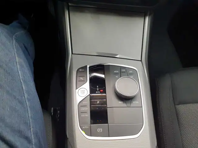 BMW 3 Series view 10