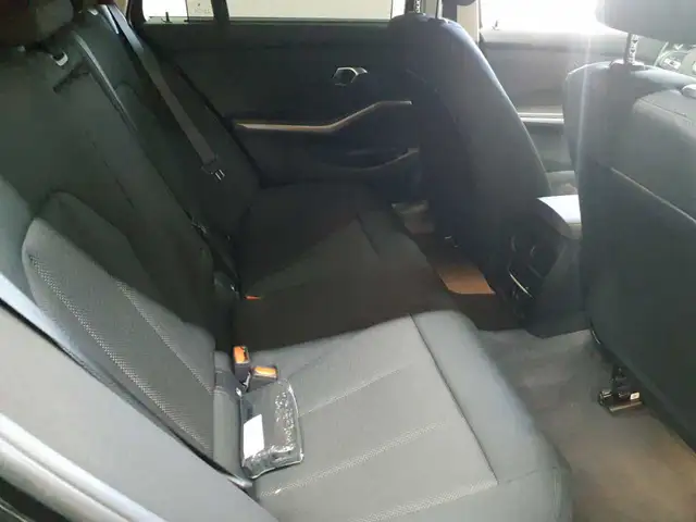 BMW 3 Series view 14