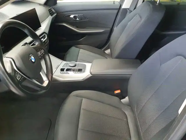 BMW 3 Series view 7