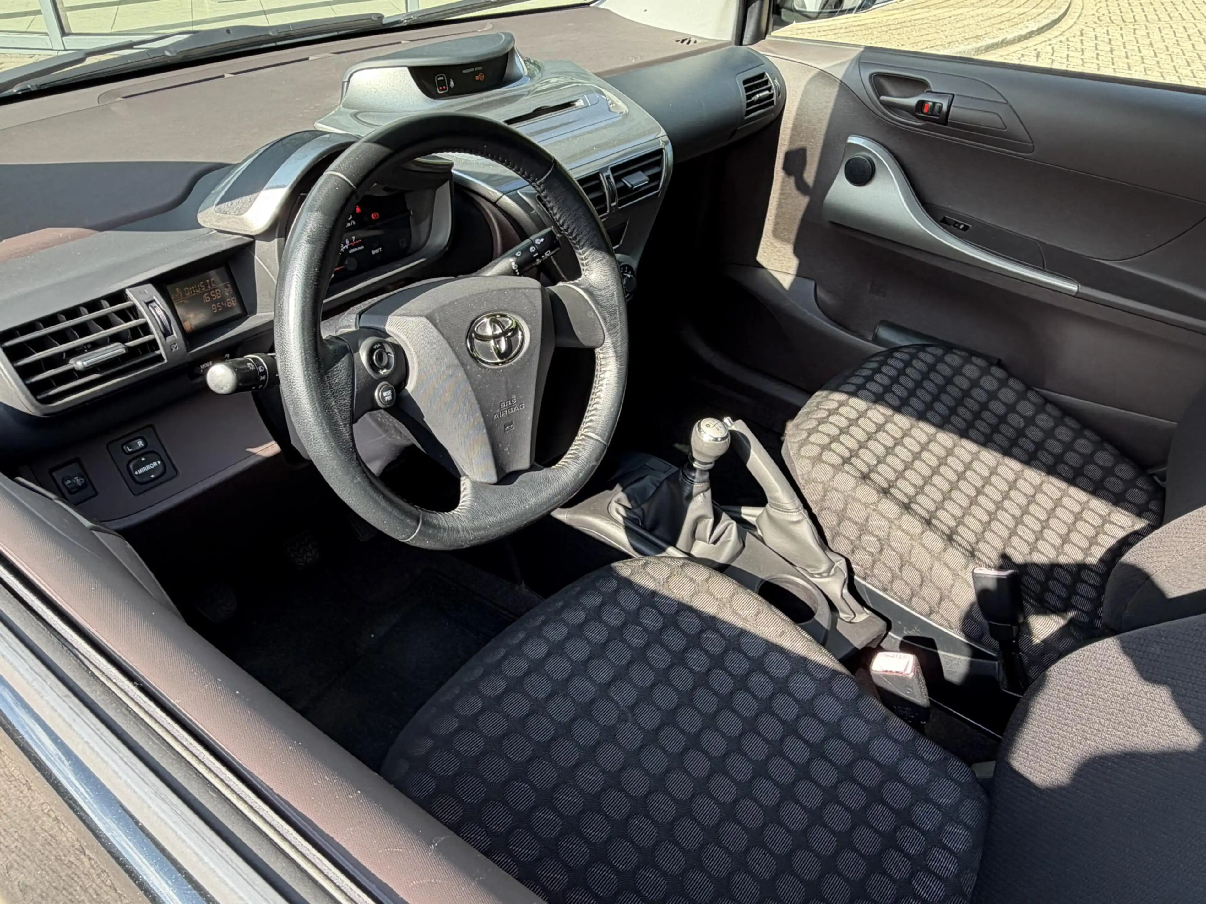 Toyota iQ 1.0 VVTi Comfort Airco CD Speler NL — photo 4