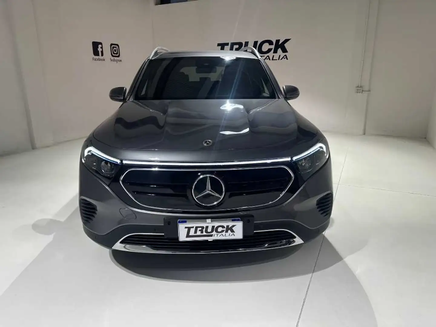 Mercedes-Benz EQB 300 - EQB 300 Sport Plus 4matic Szürke - 2