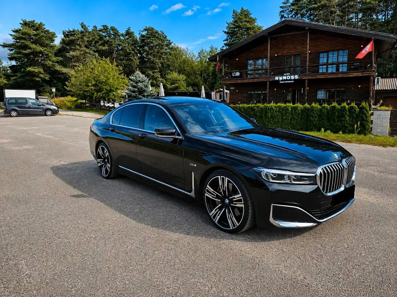 BMW 745