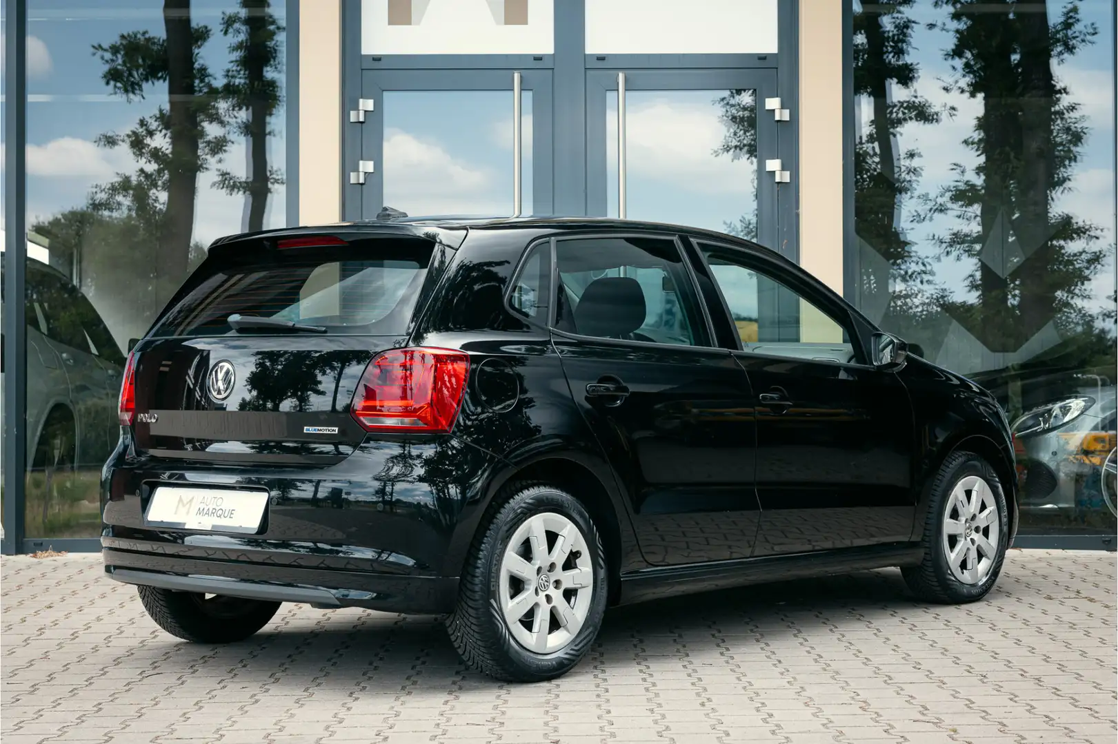 Volkswagen Polo 1.0 TSI DSG 95PK Comfortline | Navigatie | Parkeer Zwart - 2