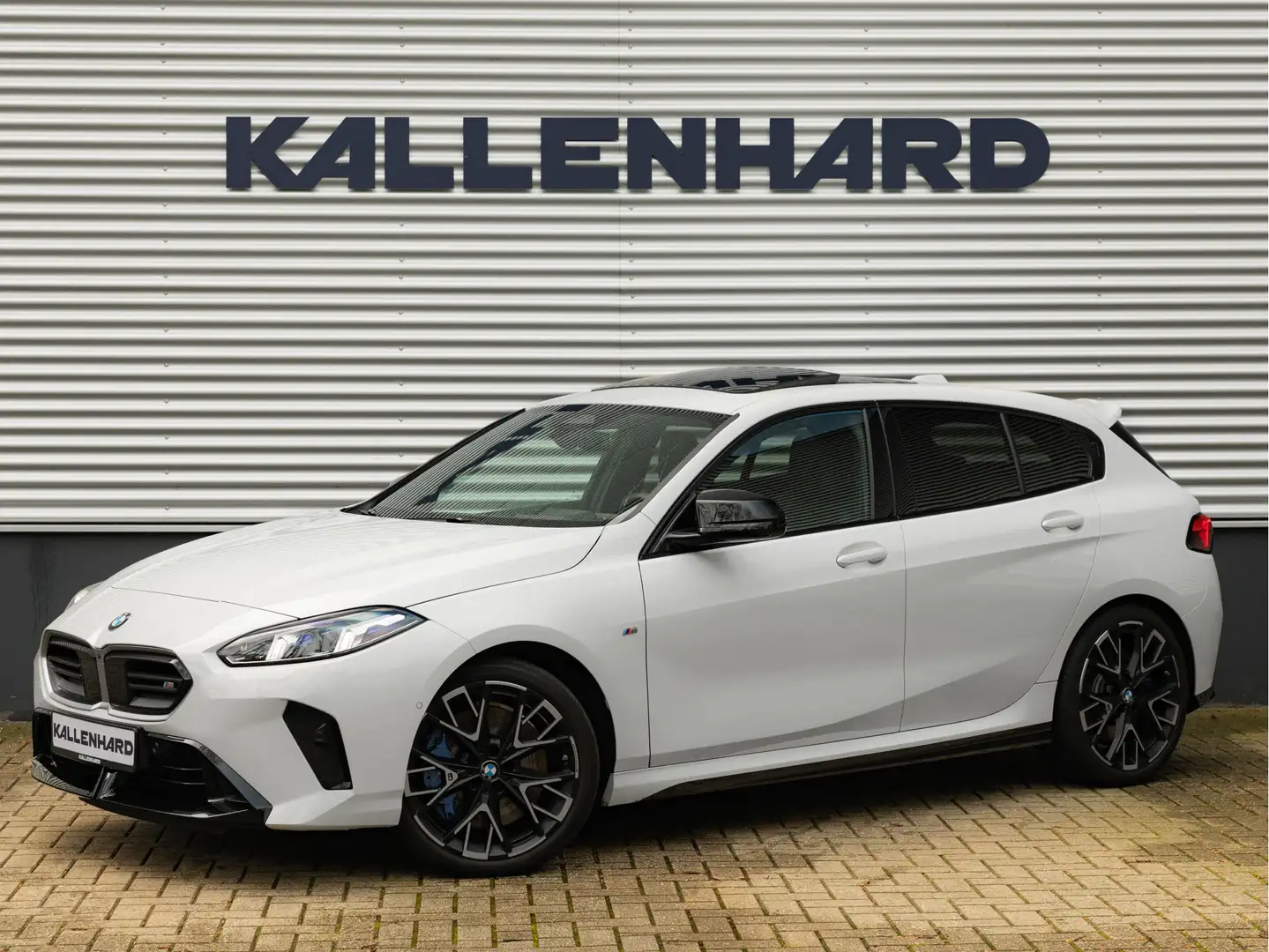 BMW 135 1-serie M135 xDrive - Pano - Trekhaak - Head-Up - Wit - 1