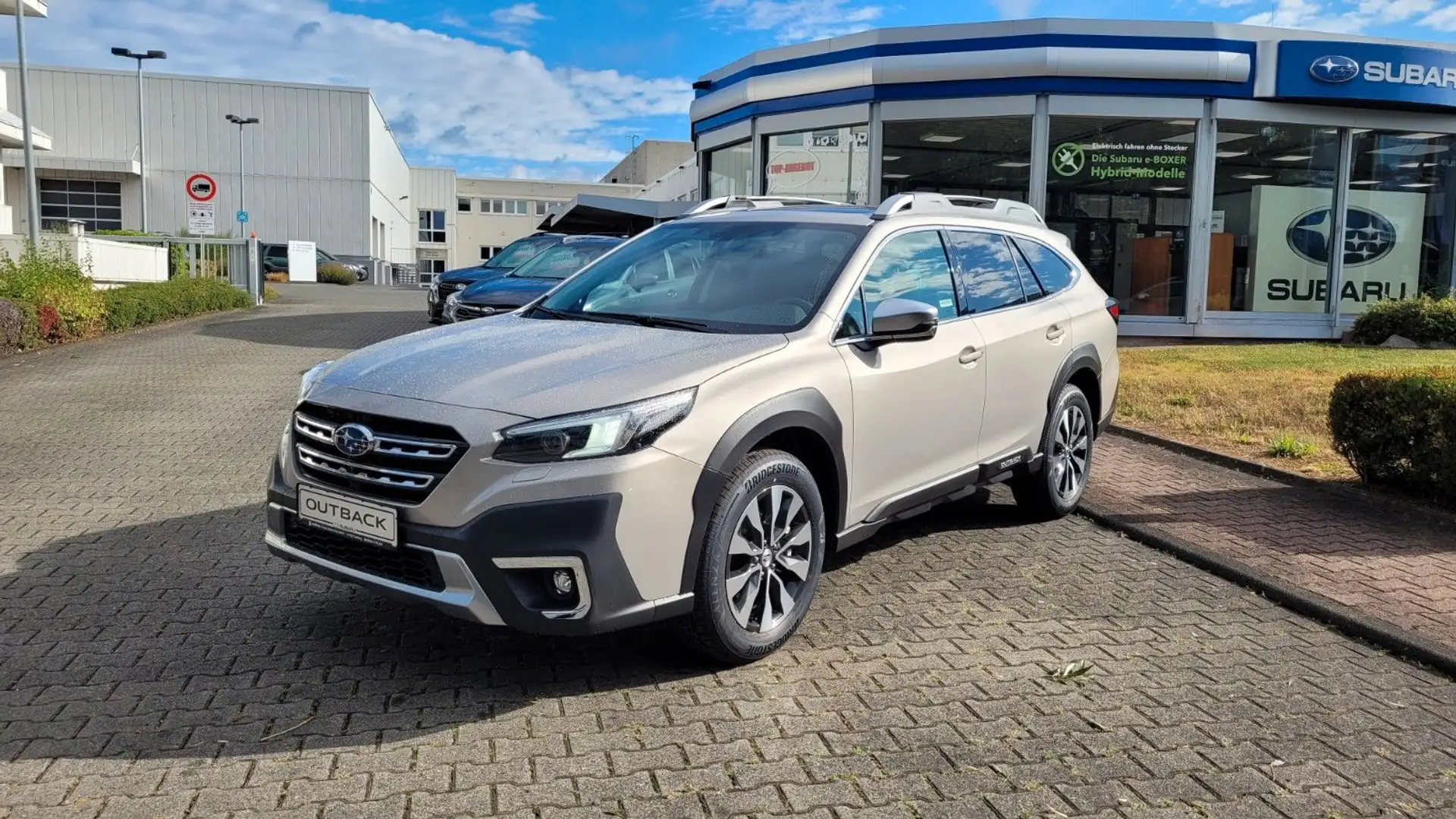 Subaru OUTBACK 2.5i Platinum MJ 2024 Leder Schwarz Silver - 1