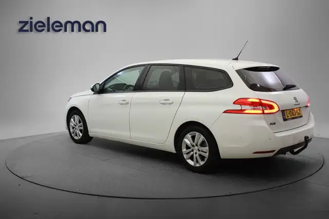 Peugeot 308 view 3