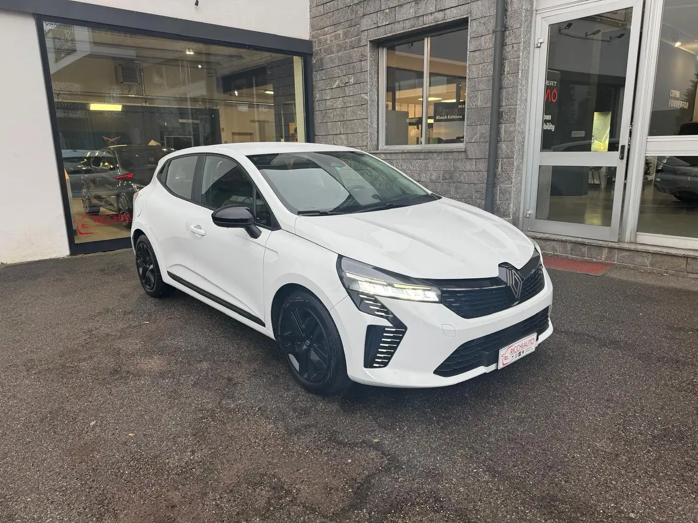 Renault Clio Clio 1.6 E-Tech full hybrid Evolution 145cv Bianco - 1