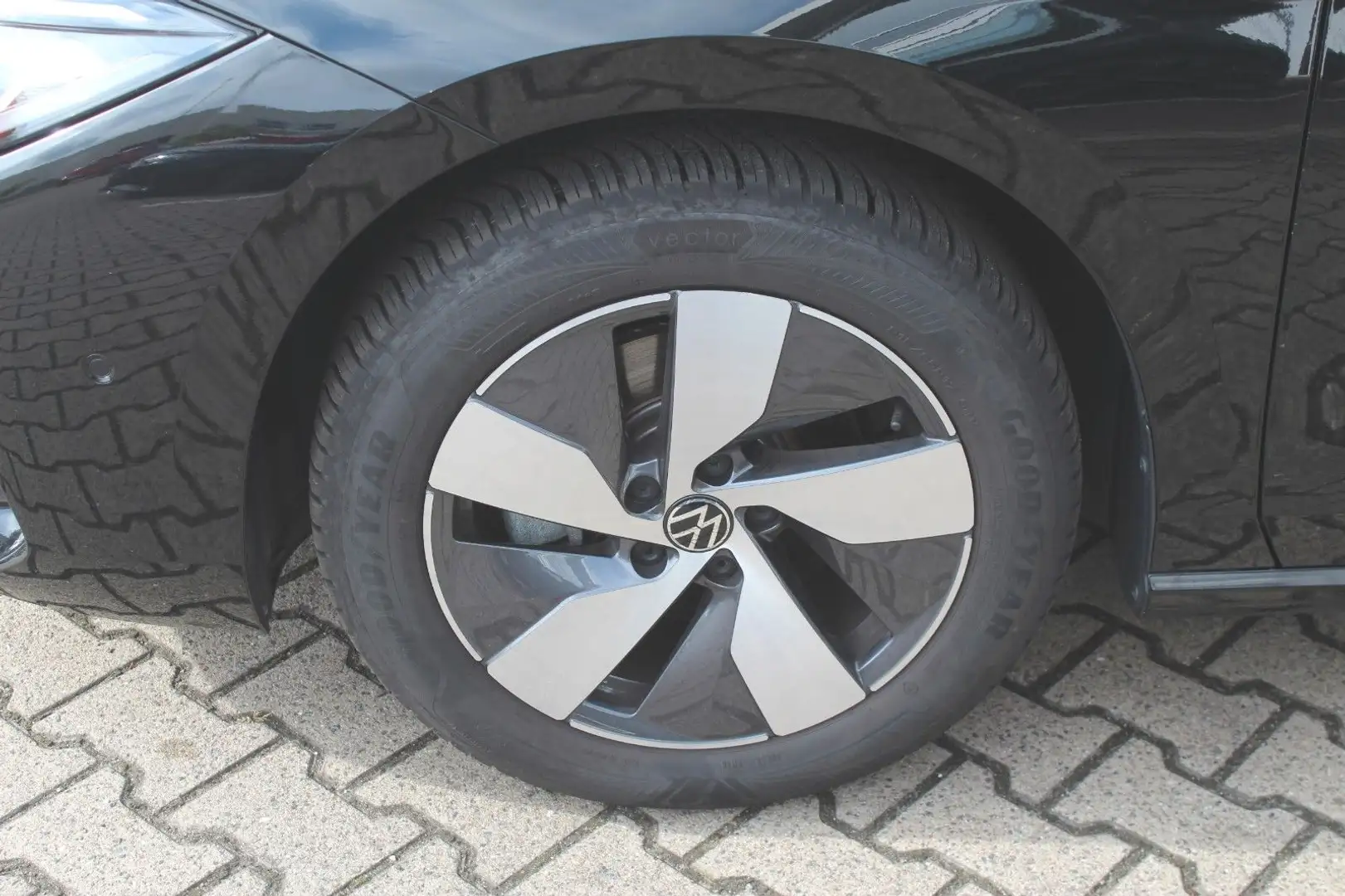 Volkswagen Passat Business Variant 1.5 eTSI DSG LED HZ 360° Schwarz - 2