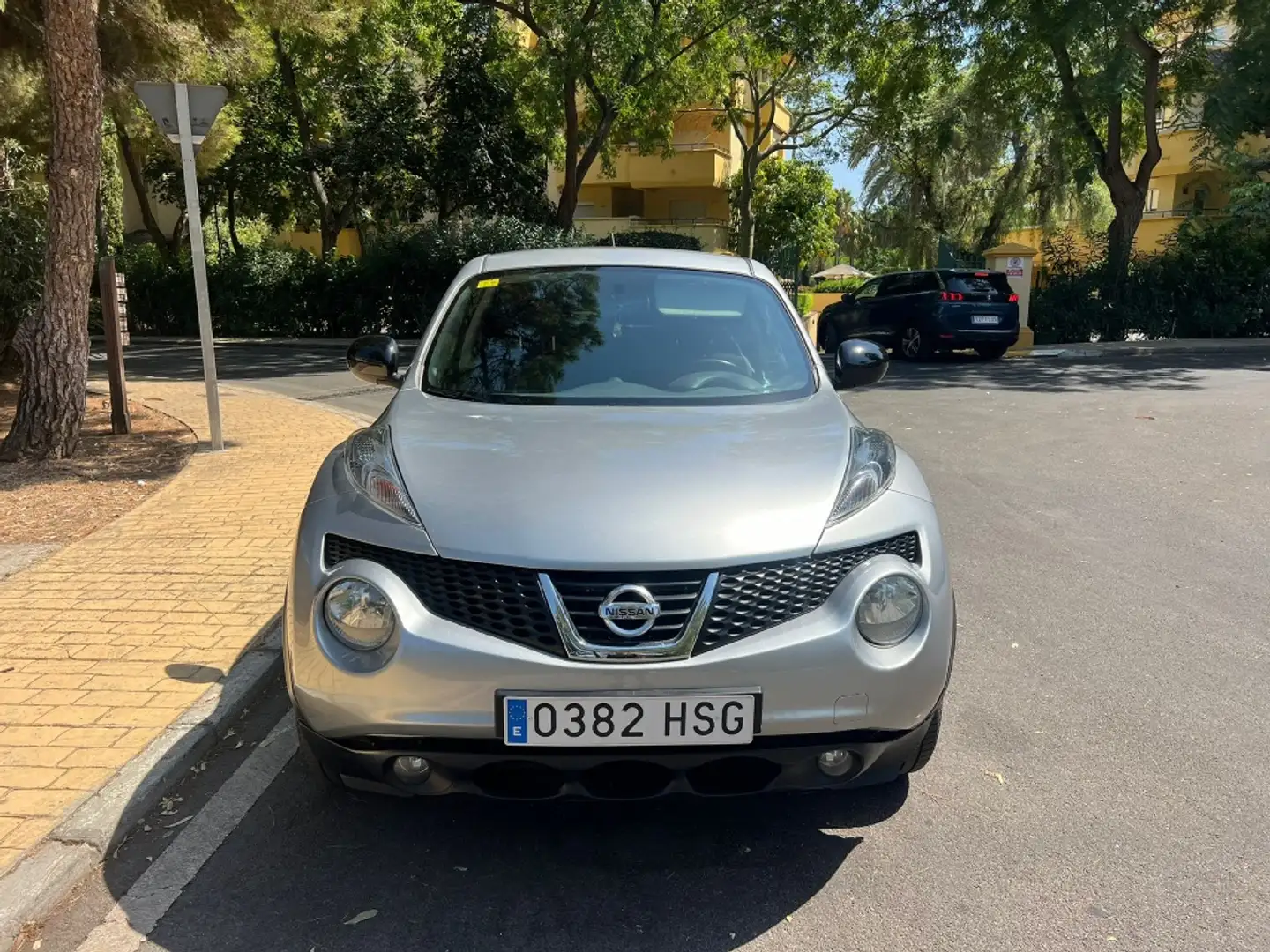 Nissan Juke 1.6i Acenta CVT Gris - 2