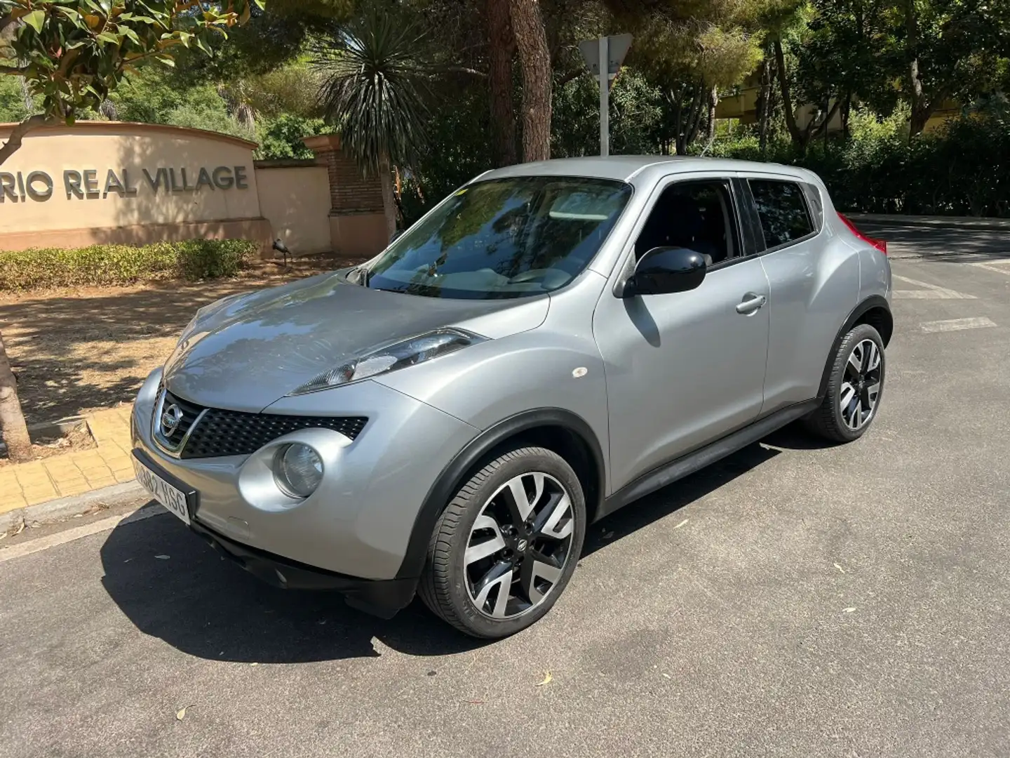 Nissan Juke 1.6i Acenta CVT Gris - 1