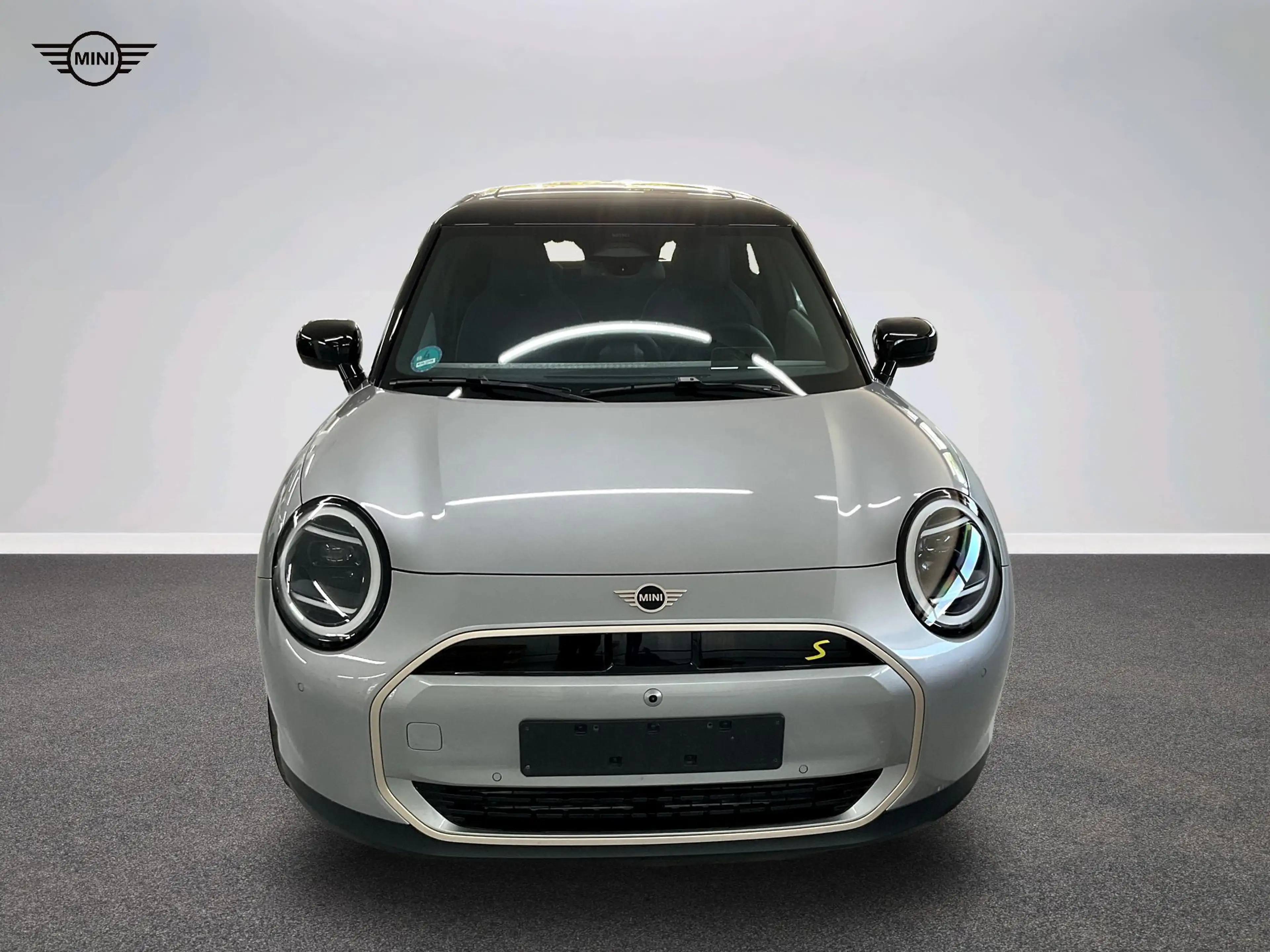 MINI Cooper SE Favoured Trim — photo 15
