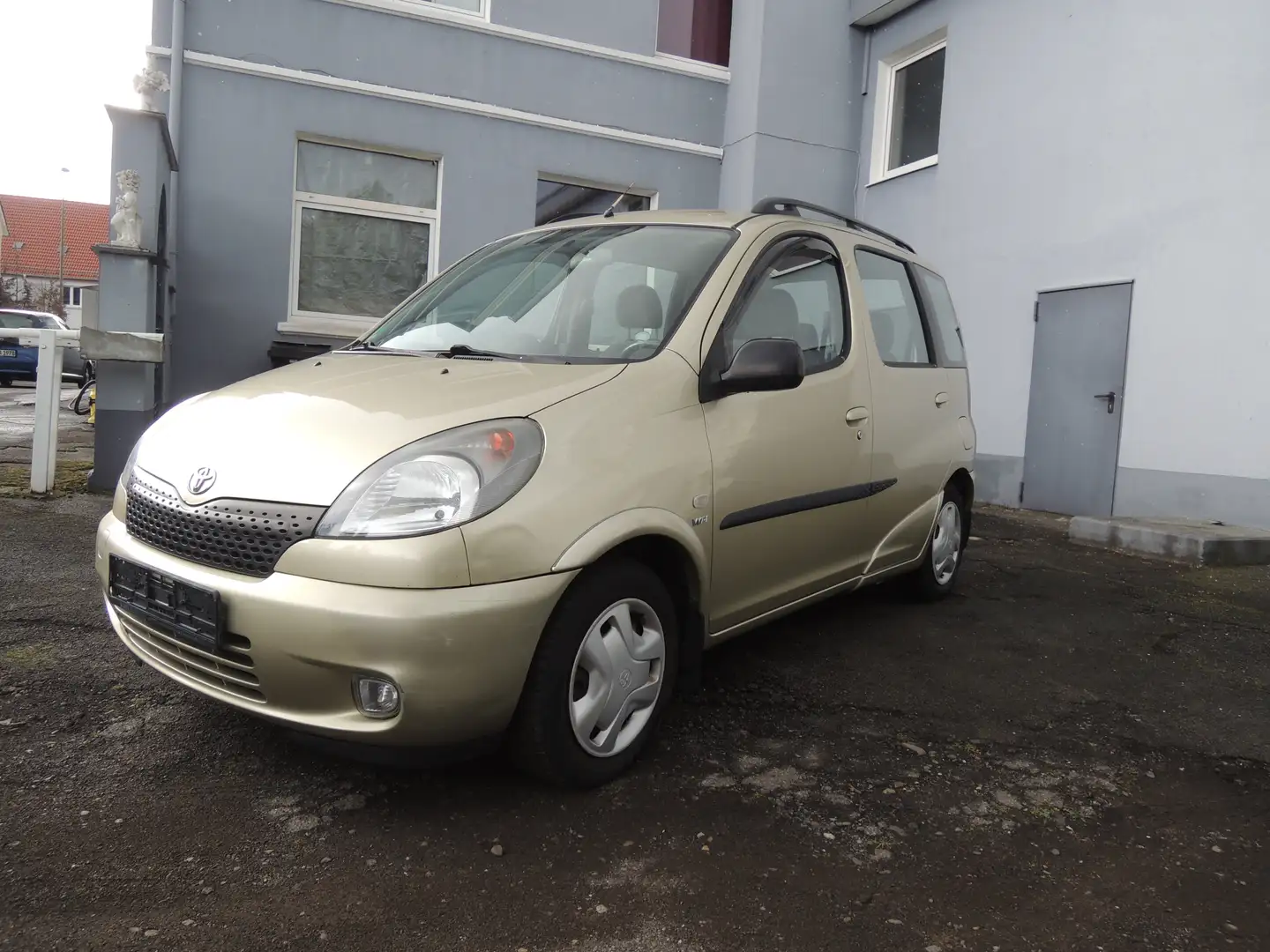 Toyota Yaris Verso 1.3 Sol (Automatik Getriebe) Золотистый - 1