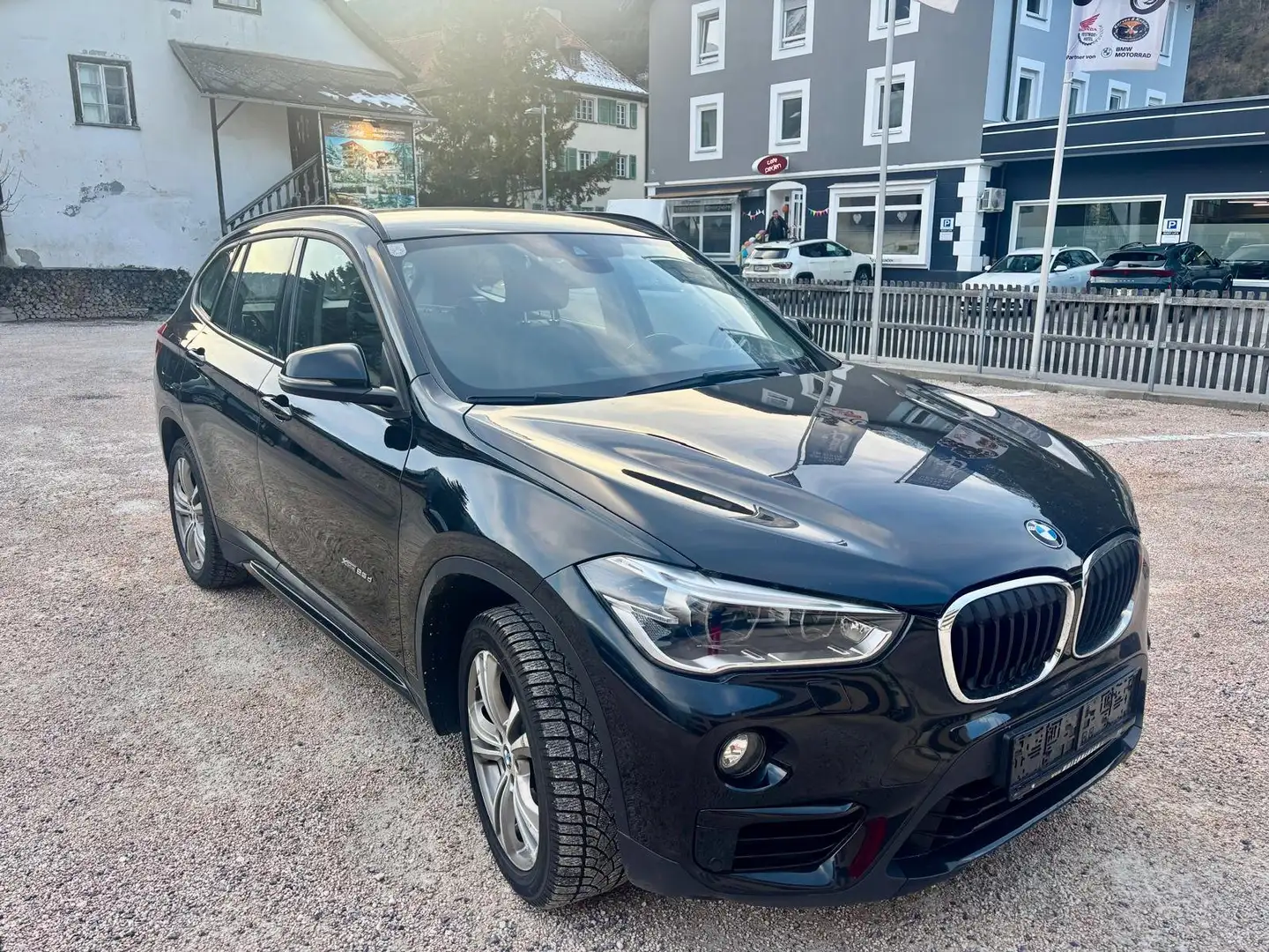BMW X1 X1 xDrive 25d Aut. Schwarz - 2