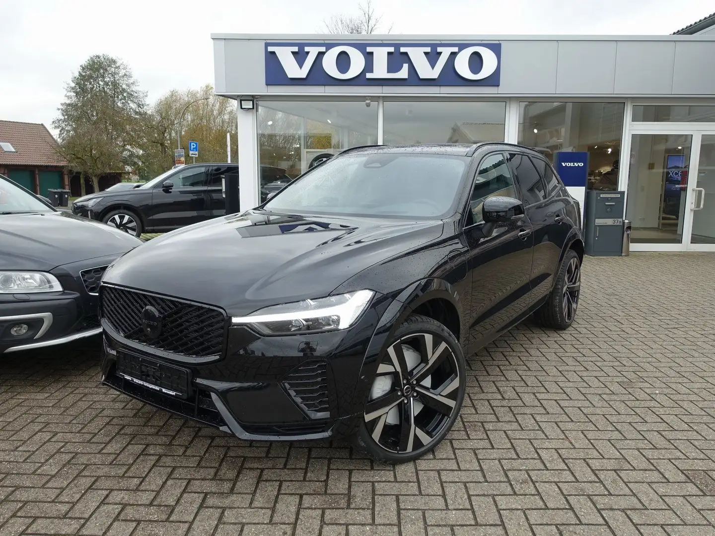 Volvo XC60 Black Edition T8 AWD/Four-C/HeadUp/Akustik. Schwarz - 1