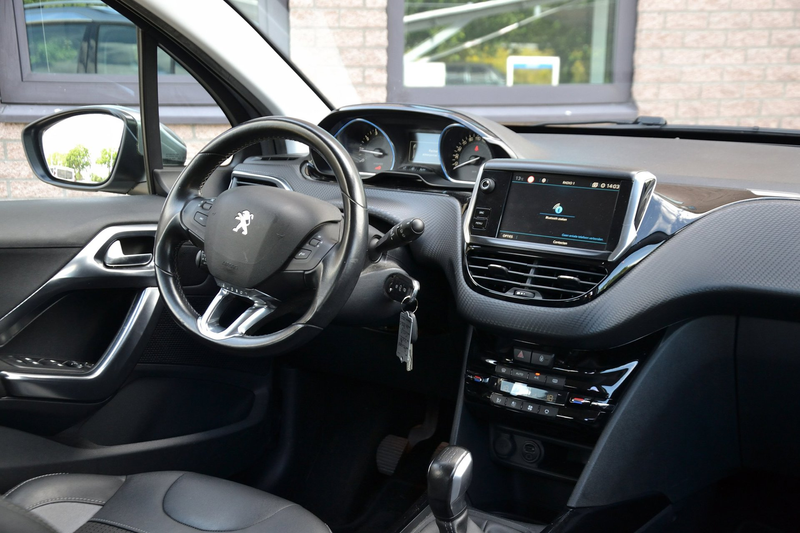 Peugeot 2008 1.2 PureTech Allure 110PK | Navigatie | Climate Co — photo 9