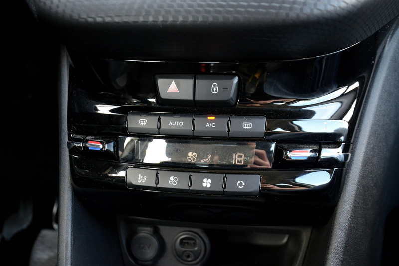 Peugeot 2008 1.2 PureTech Allure 110PK | Navigatie | Climate Co — photo 15