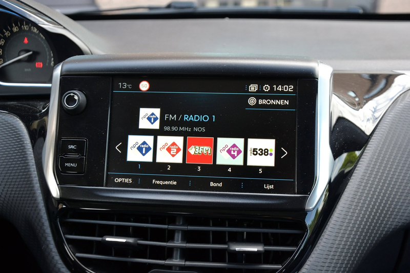 Peugeot 2008 1.2 PureTech Allure 110PK | Navigatie | Climate Co — photo 12