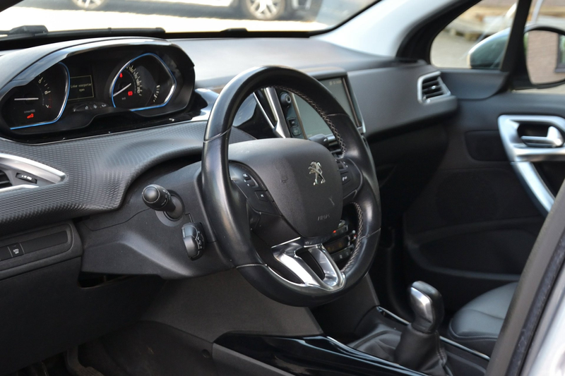Peugeot 2008 1.2 PureTech Allure 110PK | Navigatie | Climate Co — photo 5