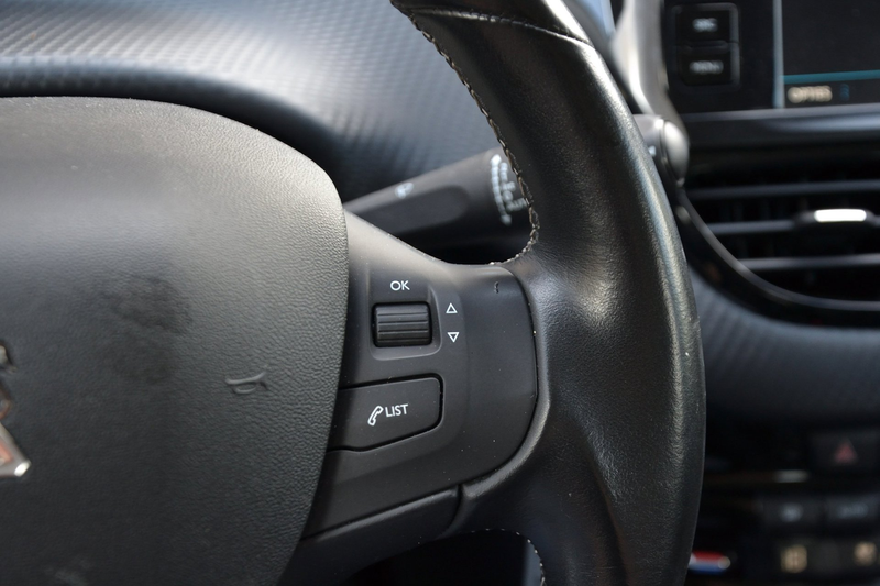 Peugeot 2008 1.2 PureTech Allure 110PK | Navigatie | Climate Co — photo 19