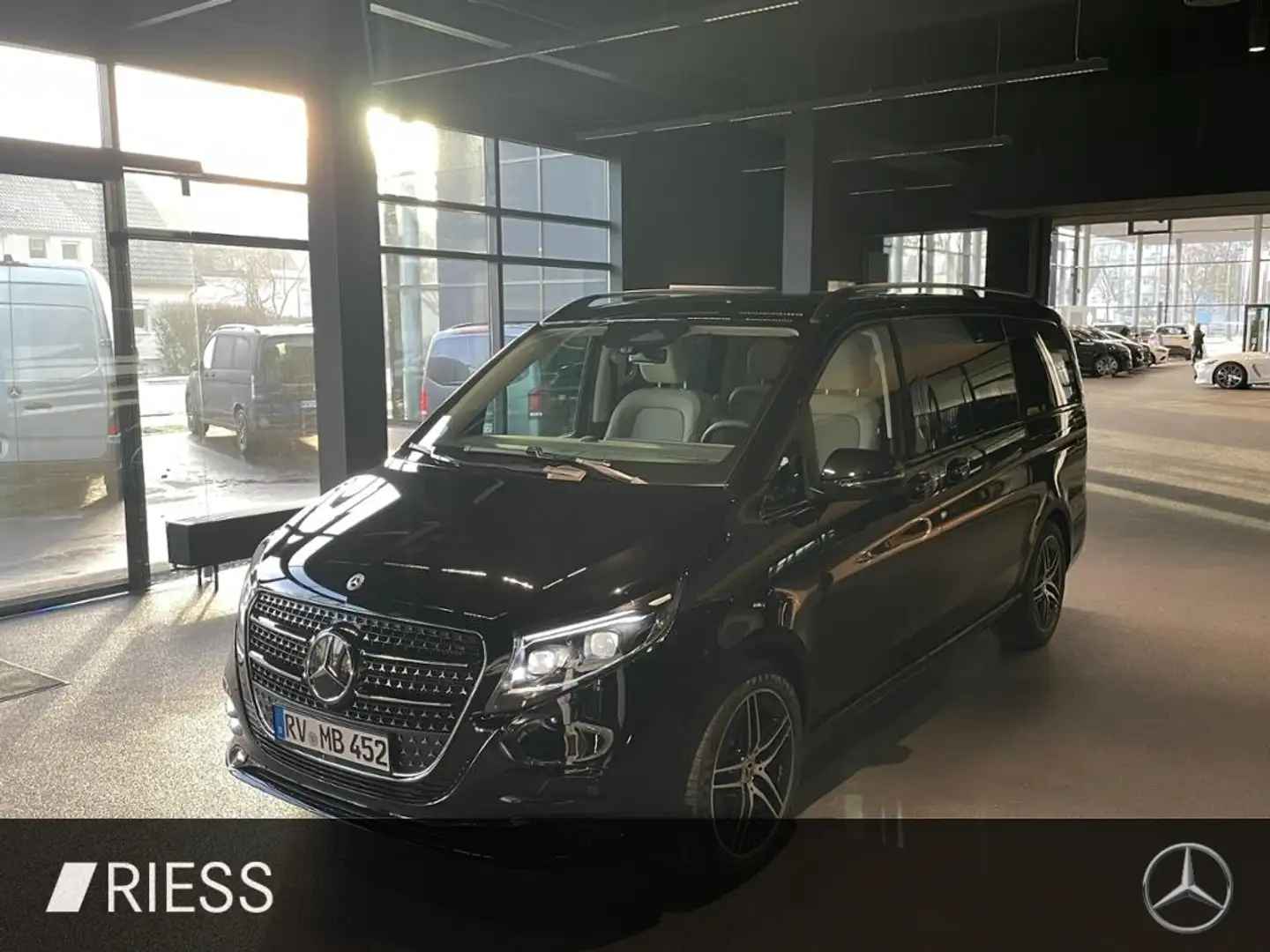 Mercedes-Benz V 300 d AVANTGARDE/4MATIC/360°KAM/AHK/AMG/NIGHT Schwarz - 2
