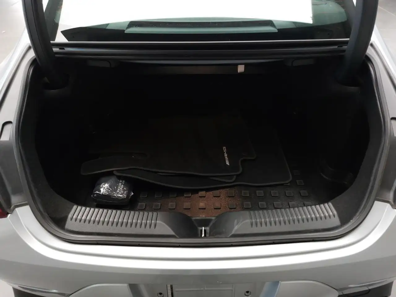 Mercedes-Benz CLS снимка Mercedes-Benz CLS
