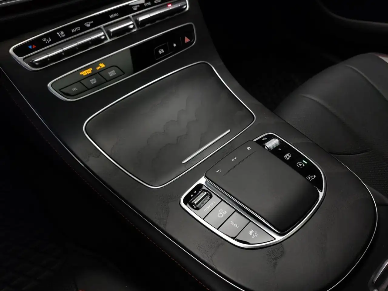 Mercedes-Benz CLS снимка Mercedes-Benz CLS