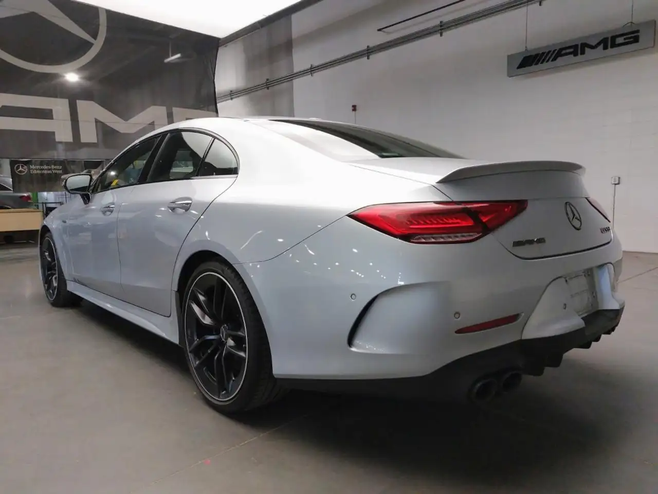 Mercedes-Benz CLS снимка Mercedes-Benz CLS