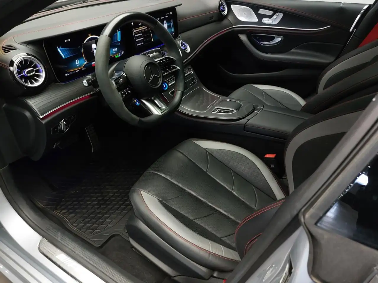 Mercedes-Benz CLS снимка Mercedes-Benz CLS
