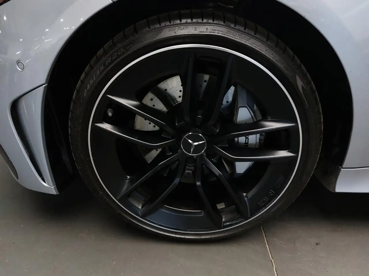 Mercedes-Benz CLS снимка Mercedes-Benz CLS
