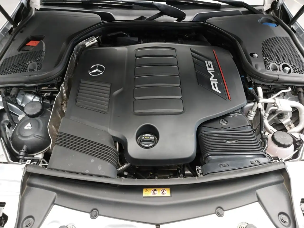 Mercedes-Benz CLS снимка Mercedes-Benz CLS