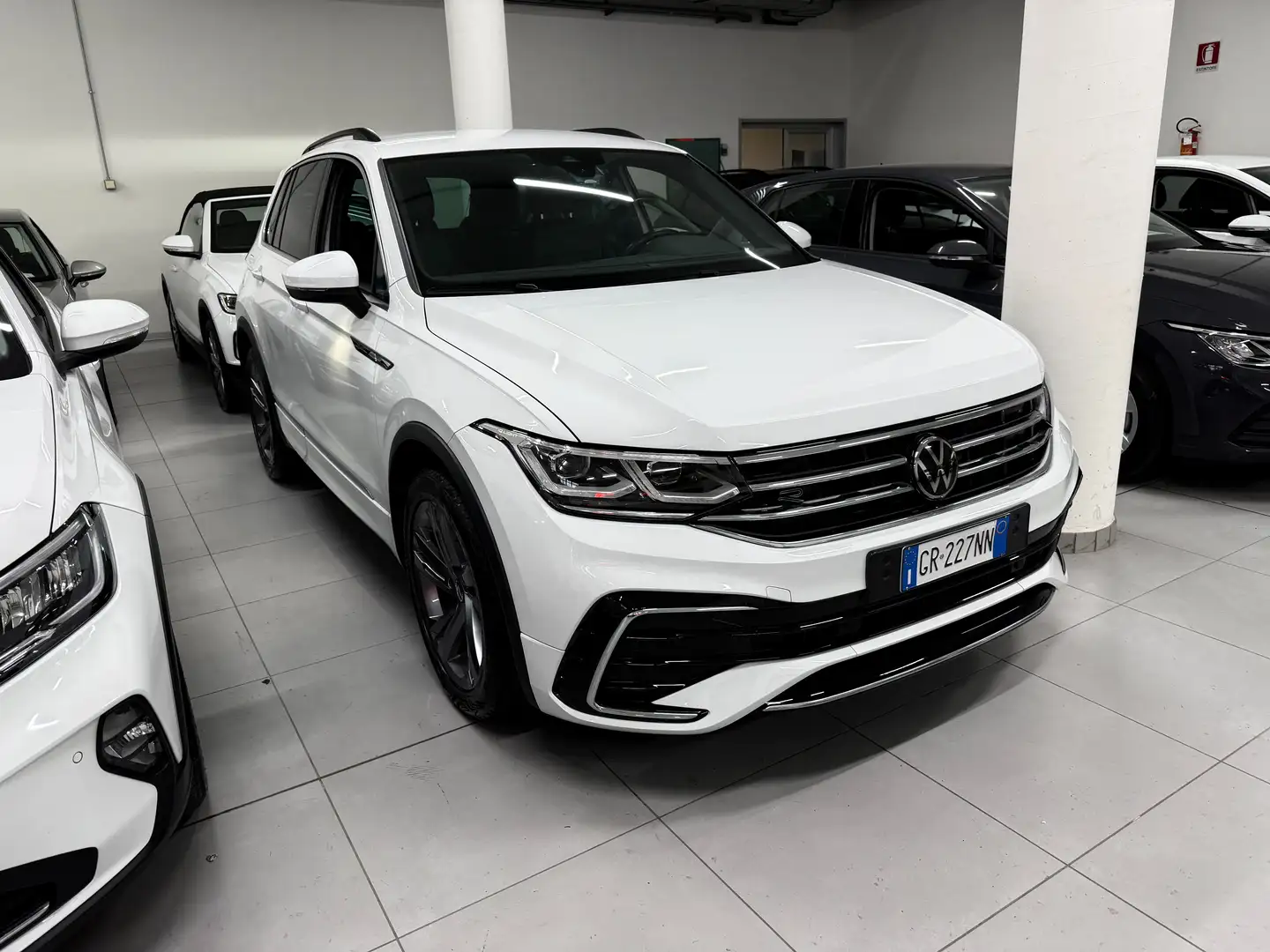 Volkswagen Tiguan Tiguan II 2021 2.0 tdi R-Line 150cv dsg Blanc - 2