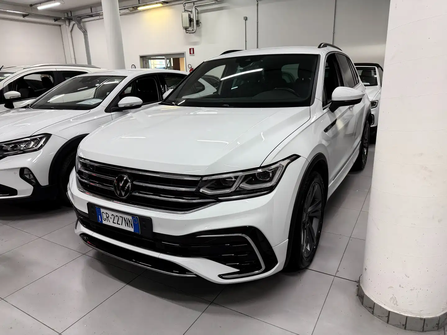 Volkswagen Tiguan Tiguan II 2021 2.0 tdi R-Line 150cv dsg Blanc - 1
