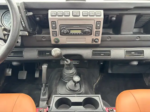 Land Rover Defender view 12