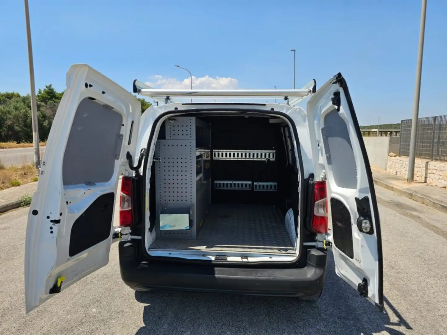 Opel Combo Cargo 1.6 Diesel 75cv S&S PC ALLESTITO OFFICINA Bianco - 1