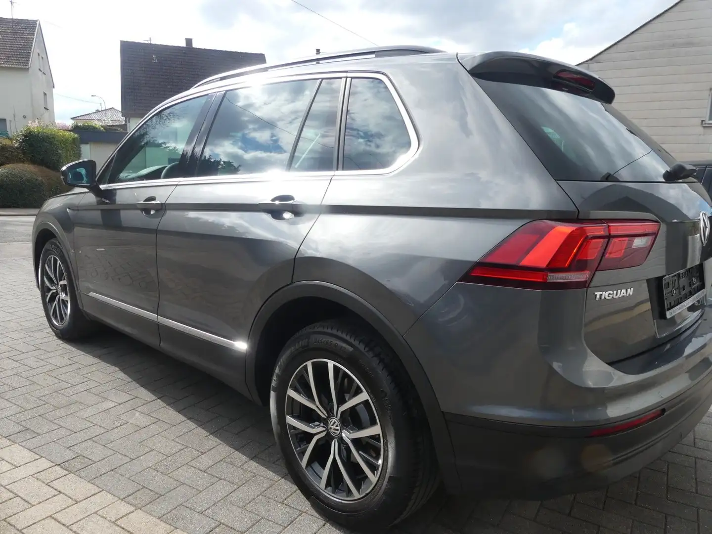 Volkswagen Tiguan Comfortline BMT/Start-Stopp Grijs - 2